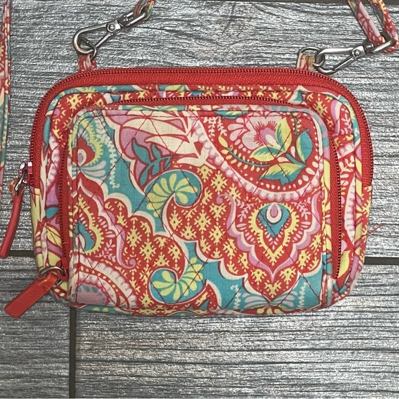Vera Bradley Paisley in Paradise Small Crossbody Purse Phone Bag Built in Wallet - Picture 1 of 11